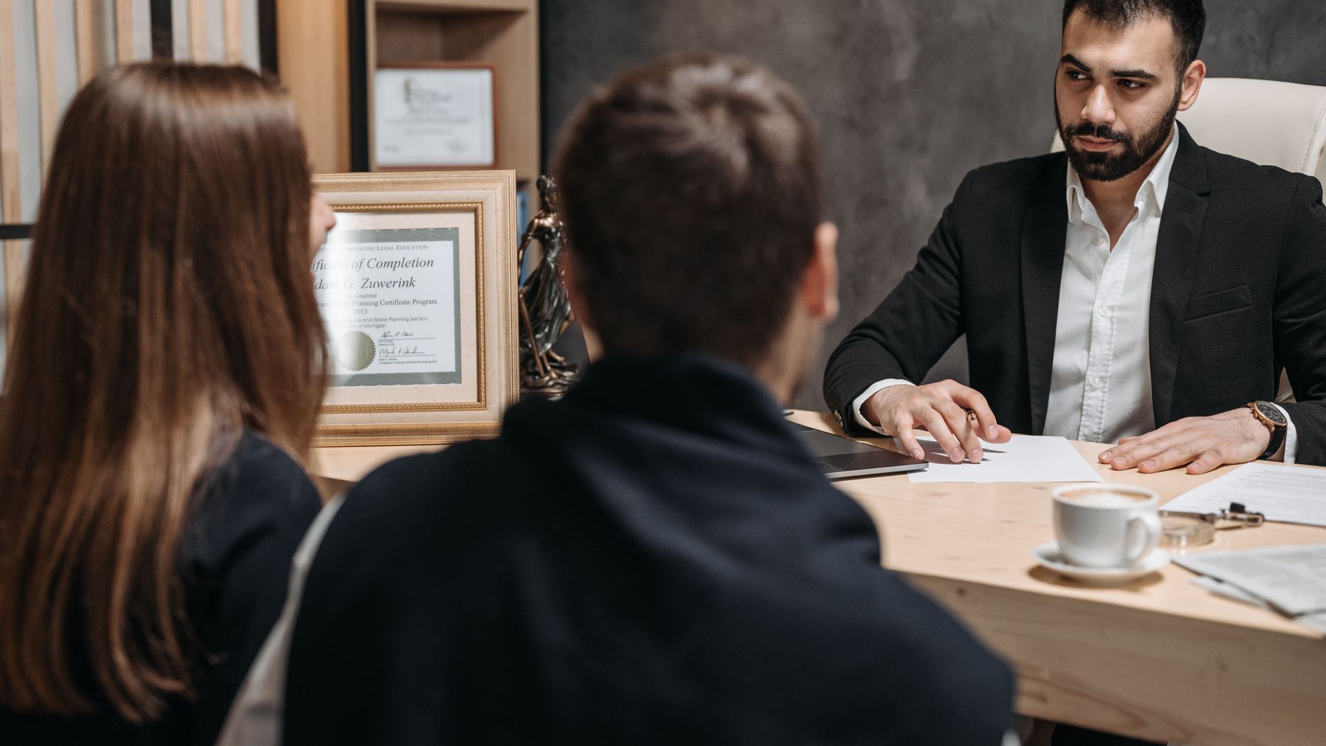 Abogados especializados en consulta profesional