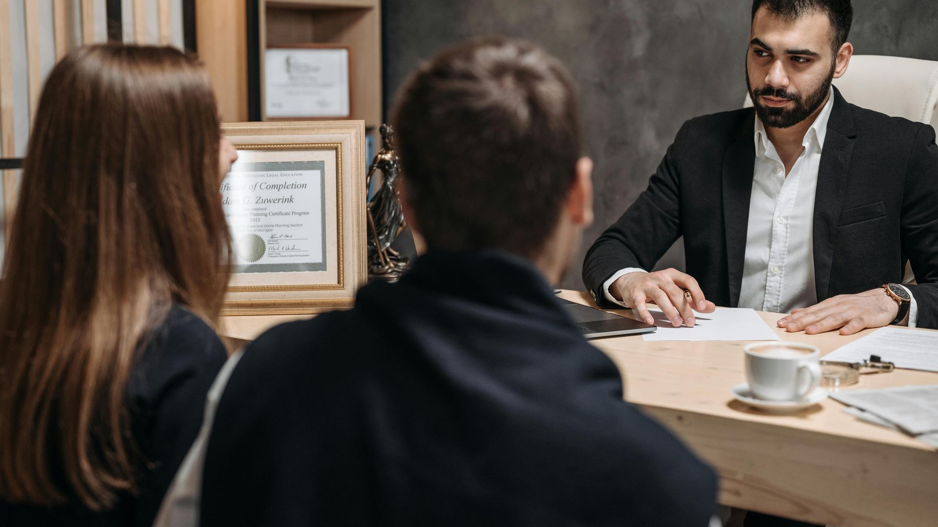 Abogados especializados en consulta profesional